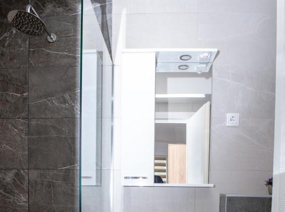 Jezero Apartment *