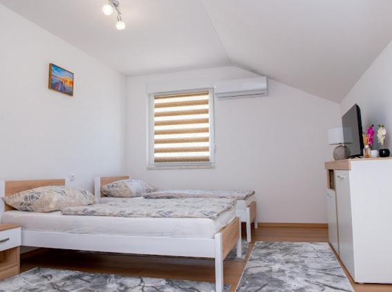 Jezero Apartment